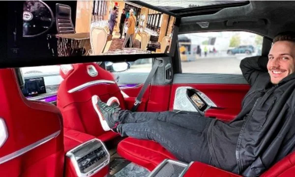 Cine en el coche, hay más lujo que BMW 7