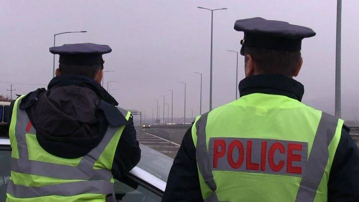 Velocità di trasmissione, patente di guida di 25 anni a Ferizaj