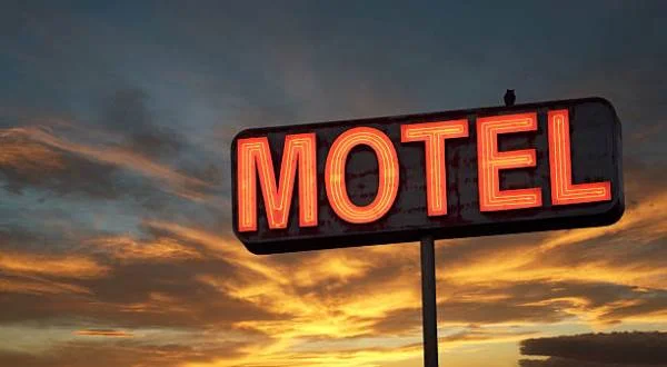 Venne stuprato da un motel di 26 anni, arrestato da un uomo