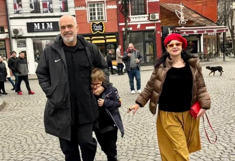 Rama con la famiglia a Prizren: Vi dà piacere speciale, energia persone ovunque si guarda