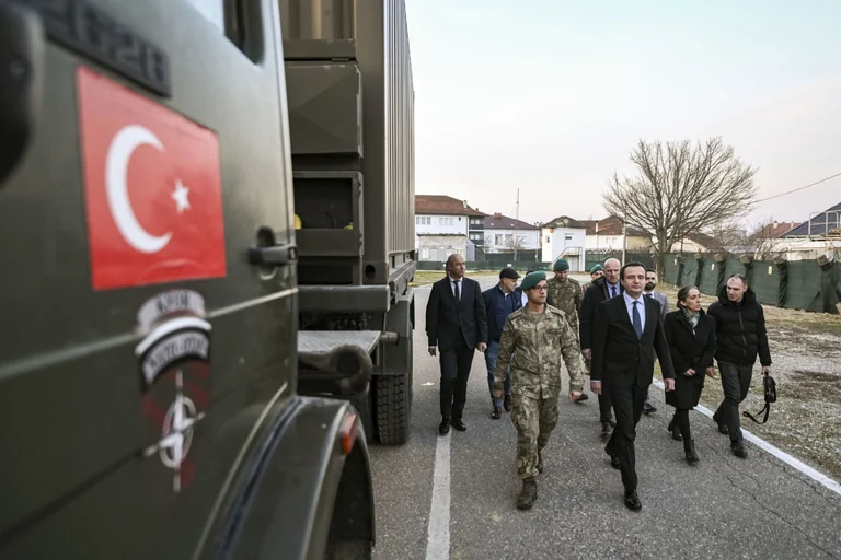 Kurti visits the Turkish KFOR base in Prizren: KSF team in Turkey to be added another group by national guard