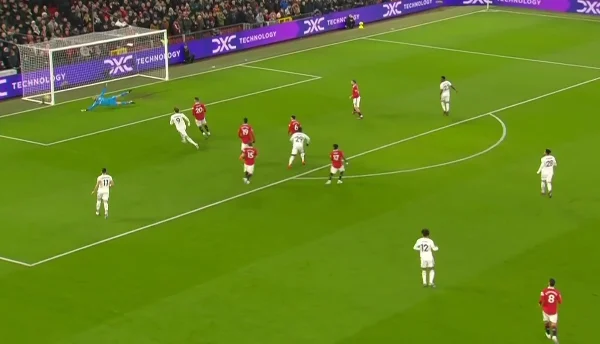Sobald das Man United Spiel beginnt, lassen Sie sich ein Tor erzielen