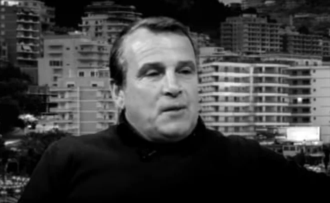 Il rinomato allenatore dell'Albania divide la sua vita