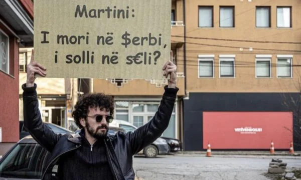 Trem Syla davanti al quartier generale della VV: Martin li ha presi in tasca, li ha portati a casa sua?