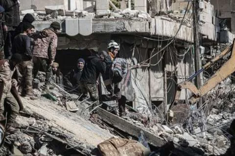 Mehr als 80.000 Tote in der Türkei, Syrien