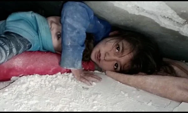 Ihr Bild berührte alle, brachte lebendig aus den Ruinen der Brüder und Schwestern aus Syrien hervor