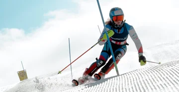 Albaniens unglücklicher Skifahrer in Übungen schwer beschädigt