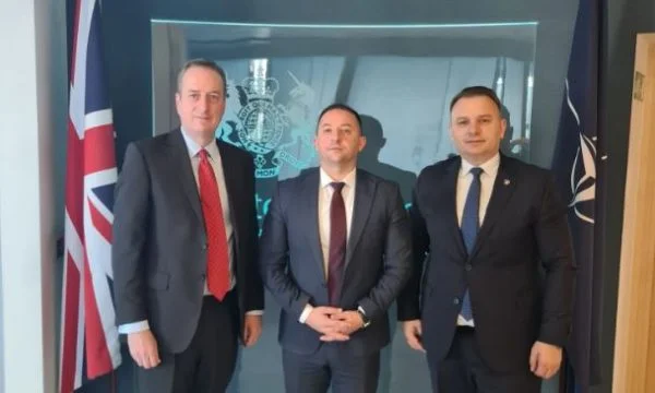 Mehe in riunione con i rappresentanti della NATO, discutere il ruolo KFOR