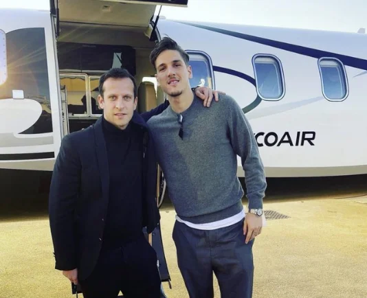 The photo goes out with Turkey's agent.