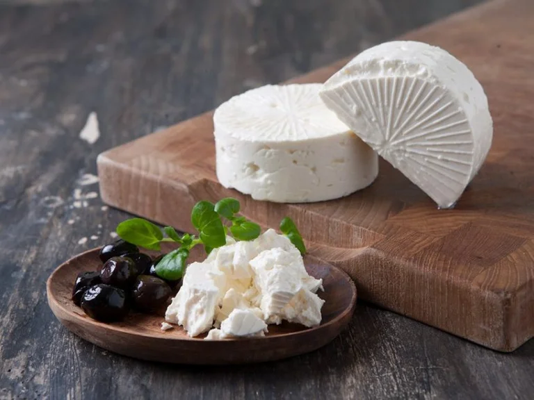 Prestazioni di salute dal mangiare formaggio al mattino