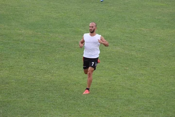 Renowned Albanian Fußballer hit hart