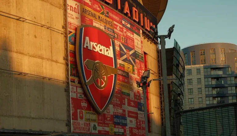 Kosovo-Flagge an der Wand außerhalb Emirates Arsenal Stadium