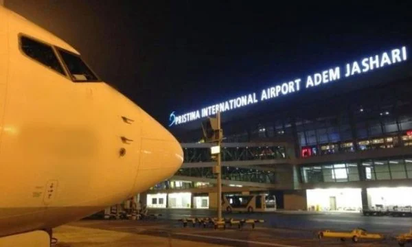Avioni nga Gjeneva nuk arrin të ateroj në aeroportin e Prishtinës  mbetet në ajër