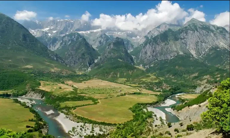 Greece and Albania agree to turn the river “Vyosa” into a cross-border park