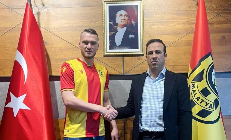 Turkish footballer suffered severe injuries during the quake, jumped from second floor of the flat