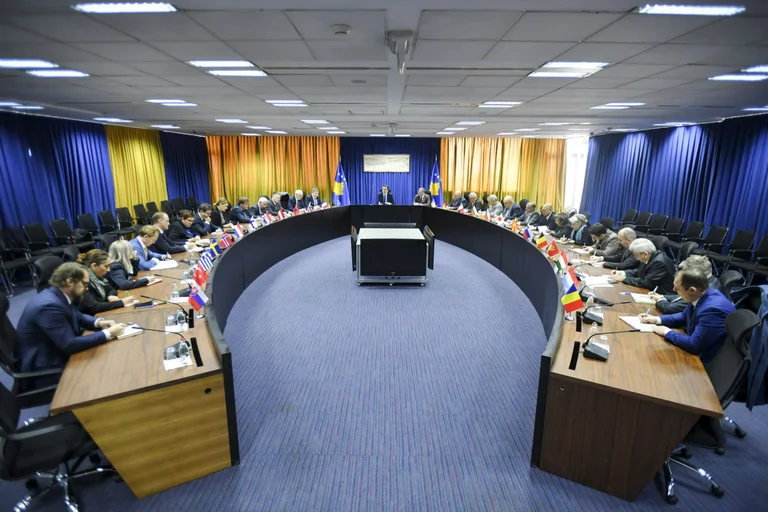 Kurti announces ambassadors with six conditions for Association: Willing to Meet Vucinqi