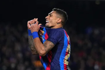 Barcelona glänzt weiter, “blins” Header