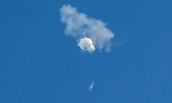 The collapse of the suspected spy balloon in the United States reacts to China