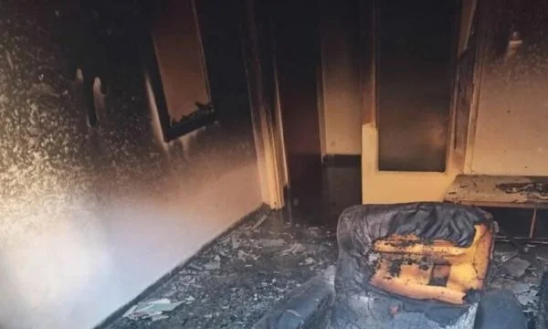 Salva bambino 1 dal fuoco in Grecia, eroe albanese di 22 anni in media greci