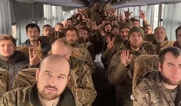 116 Ukrainian soldiers return home after an exchange with prisoners