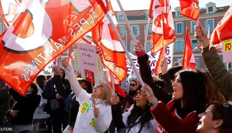 Los franceses intensifican las protestas contra la edad de jubilación creciente