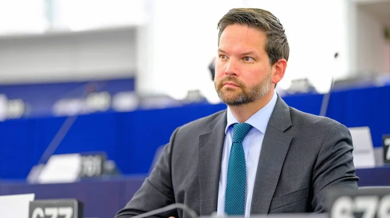Mandl: Liberalizimi i vizave s’bën të lidhet me tensionet në veri, ato u krijuan nga grupet kriminale të kontrolluara nga Beogradi