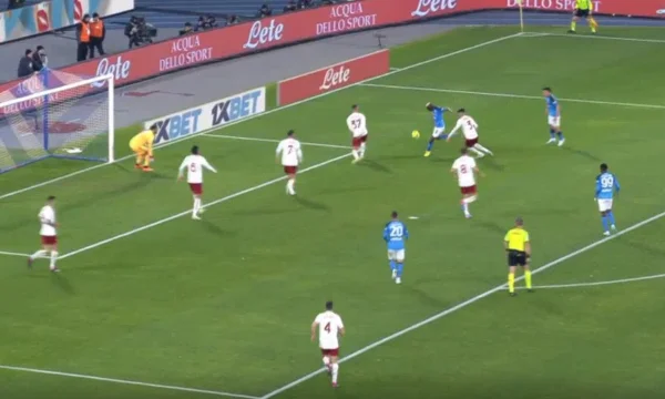Vous devriez le voir plus de 5 fois, ce but d'Osimen vers Rome est fou.