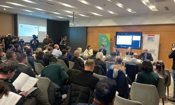 Diskussionen beginnen am FES Association Draft, offizielle VV-Teilnehmer