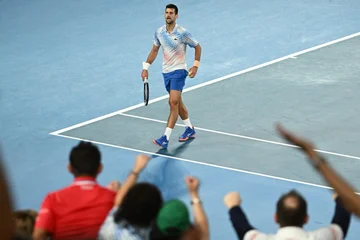 Scandal: Fans whistle, Djokovic kehrt zurück und verflucht alle Serbisch!