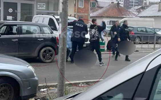 Geschädigt in Fushe Kosovo sind Mutter und Tochter