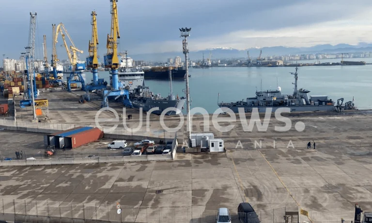 Militärschiffe der NATO in Albanien, in Durres Docked