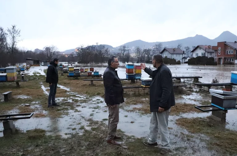 Mitrovica Gemeinde teilt eine halbe Million Euro an Schäden aus Hochwasser