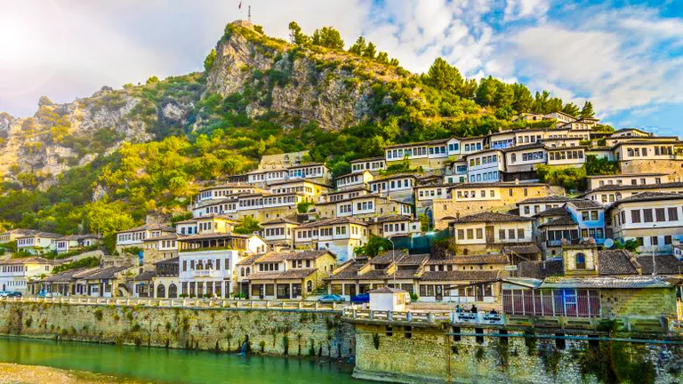 7,5 milioni di stranieri hanno visitato l'Albania nel 2022, metà del Kosovo