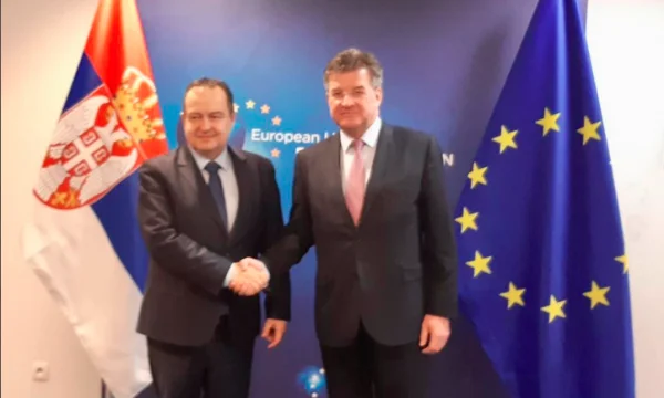 Lajcak rencontre Dacic, parle du Kosovo-Serbie
