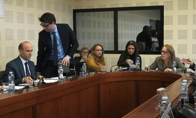 Iron Murati refuses to hear Hykmete Bajram's criticism of property tax, releases the meeting