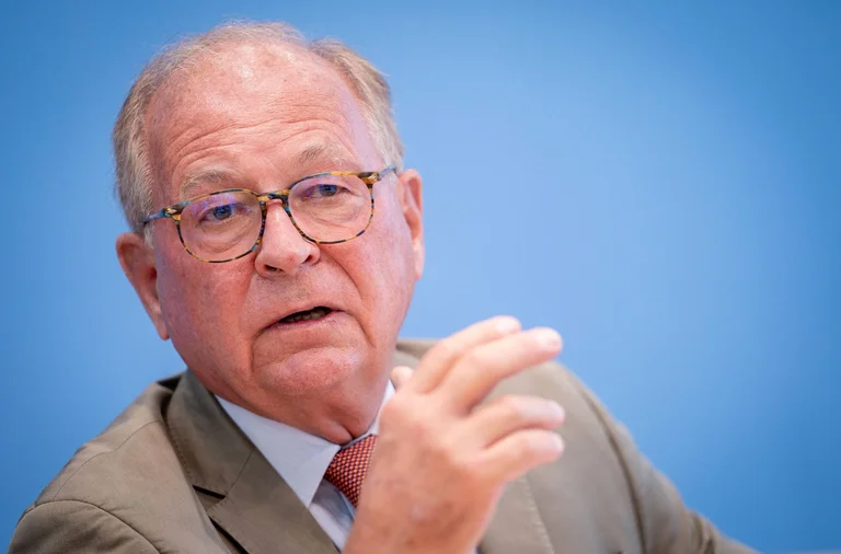 Ischinger i kërkon BE-së të veprojë urgjentisht në veri