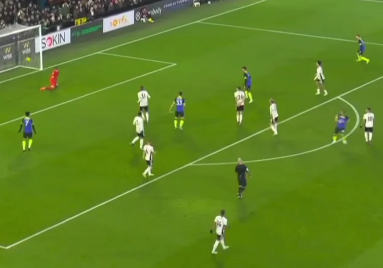 El objetivo de Harry Kane hacia Fulham era muy extraño, ver la reacción del portero.