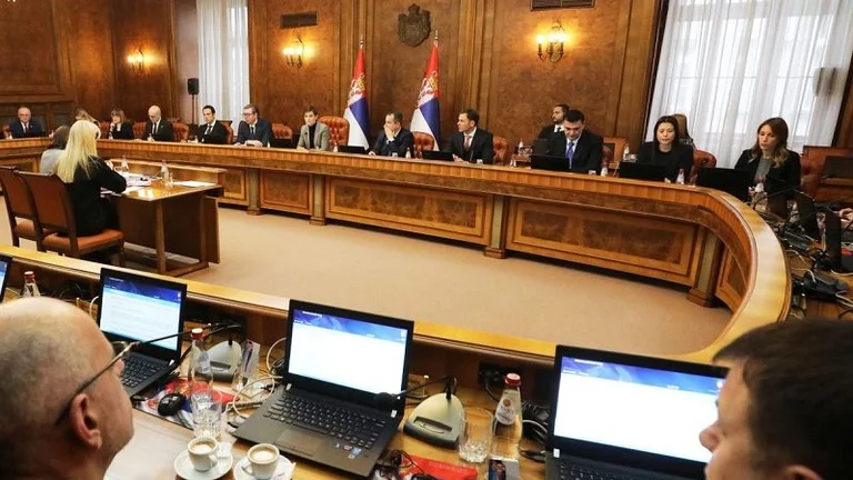 Kosovo-Serbien-Dialog, Viciq berichtet vor der serbischen Regierung