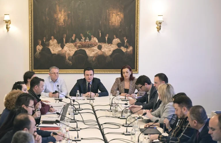 Kurti mbledh ministrat, u kërkon të angazhohen më shumë në vitin 2023