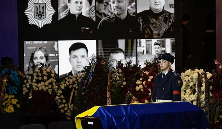 Mbahet ceremonia mortore për viktimat në aksidentin e helikopterit në Ukrainë
