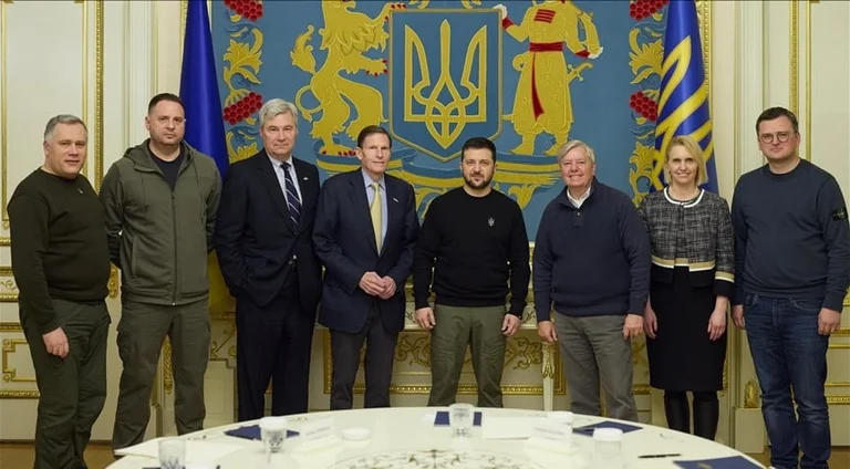 Senatorët amerikanë vizitojnë Kievin