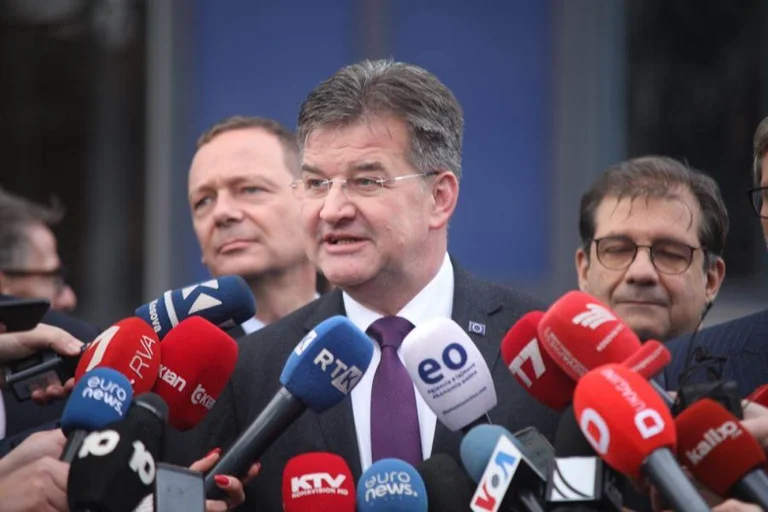 Lajçak i zhgënjyer pas takimit me Kurtin: Kemi pritur mirëkuptim më të madh për propozimin evropian