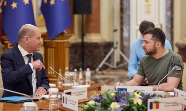 Gjermanisë i bëhet presion ta furnizojë Ukrainën me tanke
