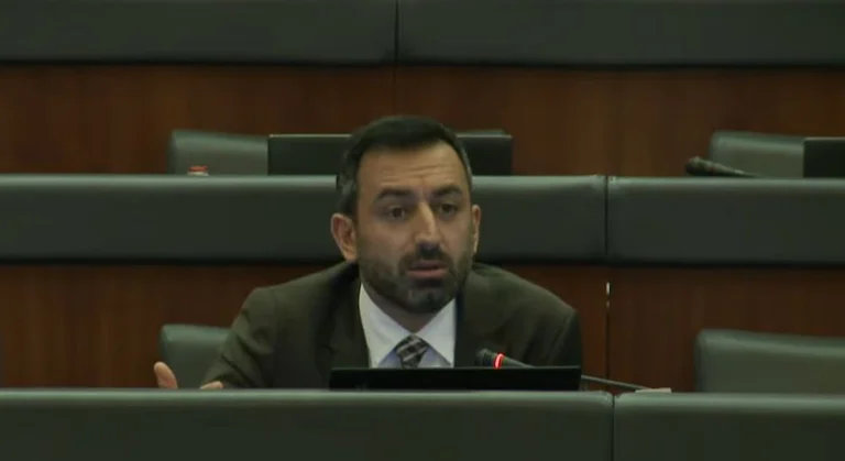 Basha kundër: Pensionistët e punëtorët e krahut s’kanë trust – Kush përfiton? Ata që kanë pare