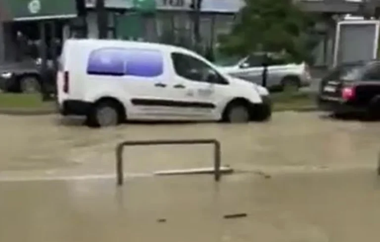 Vërshohet qendra e Mitrovicës