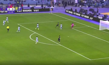 Übrigens ist Ronaldo freundlich, er hat ein volles Klassenziel von Al Nassr.