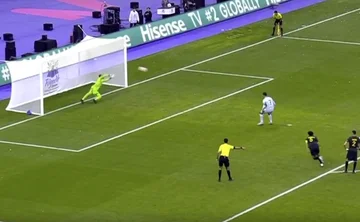 == Weblinks ==== Einzelnachweise == Ronaldo genau aus dem weißen Punkt gegen Paris