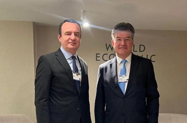 Kurti tregon me cilat figura u takua në Davos: Me Lajçakun folëm për dinamizim të dialogut
