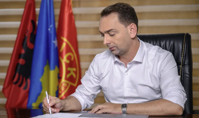 Mbyllen shkollat në Skenderaj, Nura shpall gjendje të jashtëzakonshme pas reshjeve të shiut