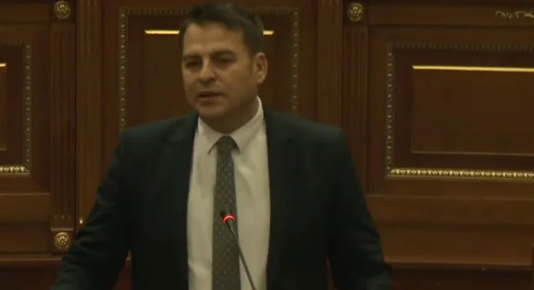 Muja i VV’së amniston Martin Berishajn, arsyeton GEN’in e rastin me Ivanoviqin duke sulmuar qeverisjet e kaluara